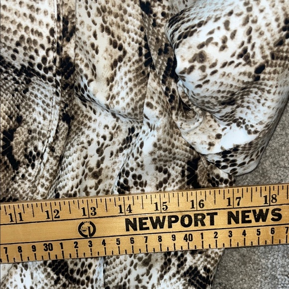 WHBM Python Print Classic Blazer Size 6 - Picture 11 of 12